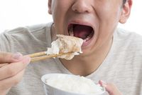 Tak Bisa Makan Nasi, Pria Ini Muntah Saat Nasi Lewati Tenggorokannya