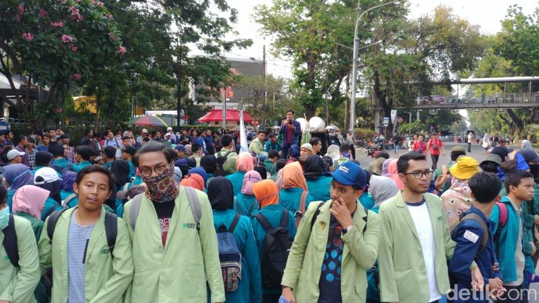 Demo Tagih Perppu KPK, Mahasiswa Tak Akan Berhenti: Napas Masih Panjang Demo Tagih Perppu KPK, Mahasiswa Tak Akan Berhenti: Napas Masih Panjang