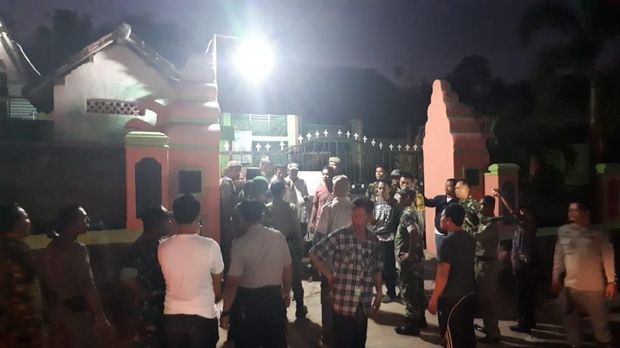  Warga Mancak, Kabupaten Serang, Banten, kesal dengan ulah ahli waris yang menyegel gerbang SMPN 1 Mancak