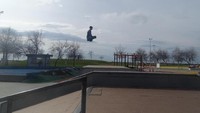 Dengan tema Elevation, bocah Suriah bernama Mohammad Abou Daher yang berusia 16 tahun meotret seorang pemain skateboard yang melakukan lompatan. Istimewa/UNICEF/Daher.