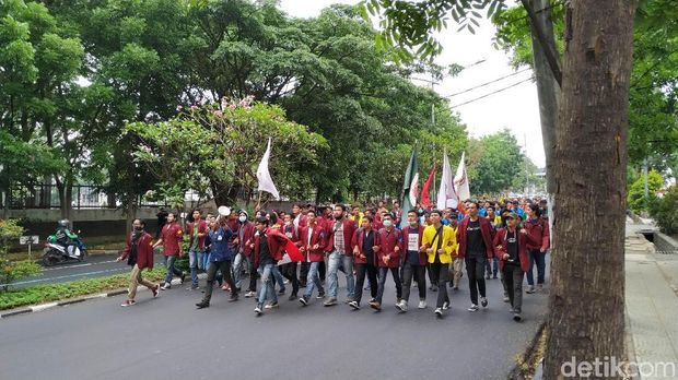 Mahasiswa Bandung Tuntut Pengusutan Kematian Pedemo dan Konflik Papua