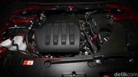 Mitsubishi Eclipse Cross menggunakan mesin bensin 1.5L yang dilengkapi dengan Turbocharged. Performa mesin ini didukung oleh direct fuel injection, integrated exhaust manifold cylinder head, sodium-filled exhaust valve, dan MIVEC (Mitsubishi Innovative Valve timing Electronic Control system). Eclipse Cross juga dilengkapi dengan INVECS-III CVT yang mendukung efisiensi bahan bakar dan akselerasi terasa lebih nyaman.