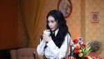 Duet Bareng Rich Brian, Chungha Tampil Kece Saat Masak!