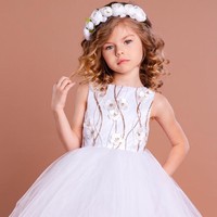 Akun Instagram dengan lebih dari 28 ribu follower dikelola oleh ibunya. Memperlihatkan portofolio Alina sebagai model cilik. Foto: Instagram/@alina_yakupova_official