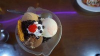 Es Krim Tentrem juga memiliki menu es krim dengan cita rasa tradisional. Di antaranya ada es krim susu jahe, kacang hijau, jeruk keprok, kopyor, dan lainnya. Foto: Ria Rahmawati/dTraveler