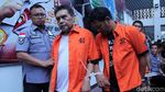 Sutradara Amir Mirza Gumay Berbaju Tahanan Gegara Sabu
