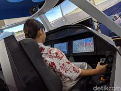 Serunya Jajal Pesawat R80 dan Selfie Bareng BJ Habibie