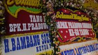 Karangan Bunga Selamat Ulang Tahun untuk Prabowo Berjejer di Kertanegara