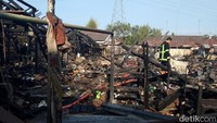 Menurut Wakil Bupati Magelang, Edi Cahyana, untuk jumlah los yang terbakar sesuai dengan pendataan terakhir ada sekitar 3 los dengan 91 pedagang. Sedangkan untuk yang lesehan/oprokan, sekarang masih dilakukan pendataan.