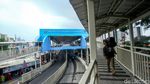 Hiruk Pikuk Aktivitas Warga di Skybridge Tanah Abang