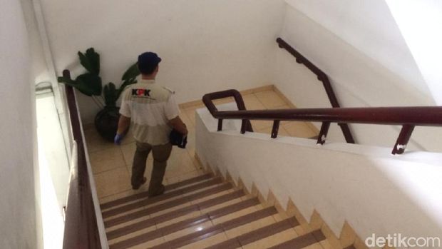 KPK geledah kantor Wali Kota Medan, Jumat (18/10/2019)