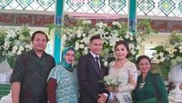 Pernikahan itu jauh dari media. Hanya kerabat dan keluarga terdekat yang hadir. Foto: Instagram