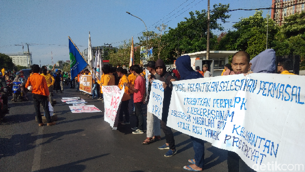 Demo mahasiswa Makassar tuntut Presiden Jokowi keluarkan Perppu KPK, Jumat (18/10/2019)