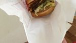 Ini Gaya Kulineran Elle Fanning yang Doyan Makan Burger
