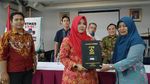 Potret Siti yang Sudah Dapat Toga-Ikut Gladi Resik Tapi Tak Boleh Ikut Wisuda