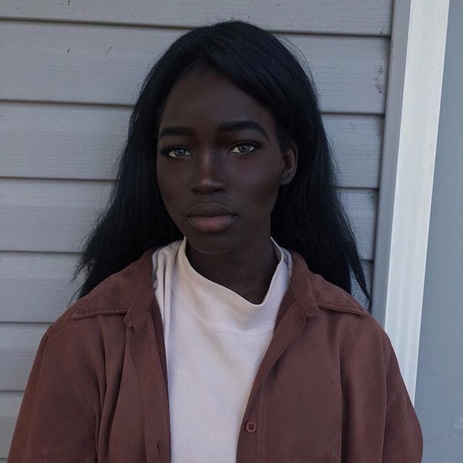 Banyak yang menyebut Lolita sebagai Barbie hitam. Lolita memiliki pesonanya sendiri yang membuatnya jadi viral. Foto: Instagram @typicalblackmum