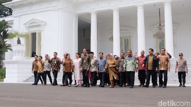 Perpisahan Kabinet Kerja Jilid I, Jokowi-JK Foto Bareng Menteri di Istana