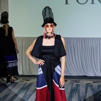 Label busana Purana menampilkan koleksinya di ajang Africa Fashion Exchange (AFX), Durban, Afrika pada 18 Oktober 2019. Salah satu koleksi andalan yang ditampilkan adalah hybrid outfit. Menurut direktur kreatif Purana, Nonita Respati, busana ini memiliki karakter multi- styling juga multi-sizing dan multifungsi. Salah satu contoh hybrid outfit kreasi Purana adalah gaun yang bisa menjadi outerwear. Foto: dok. Purana