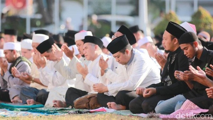 Kekeringan Landa NTB, Gubernur dan Warga Salat Minta Hujan
