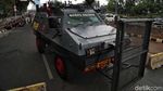 Aksi Personel Polisi Saat Jaga Gedung DPR