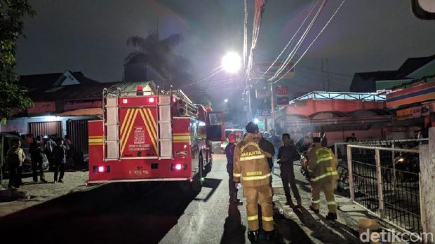Bengkel Mobil di Kalibata Jaksel Terbakar