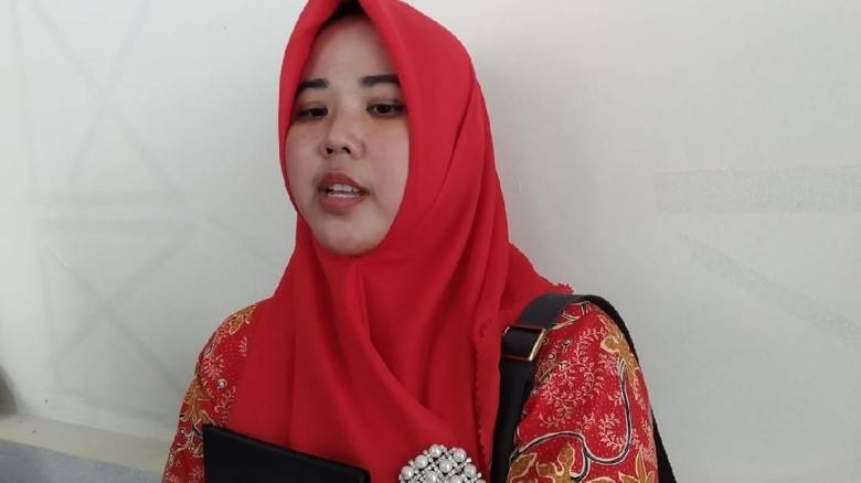 Kisah Pilu Siti Sudah Gladi Resik Tapi Tak Diwisuda Kisah Pilu Siti Sudah Gladi Resik Tapi Tak Diwisuda