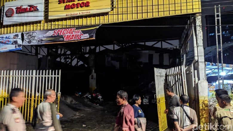 Bengkel Mobil di Kalibata Jaksel Terbakar Bengkel Mobil di Kalibata Jaksel Terbakar