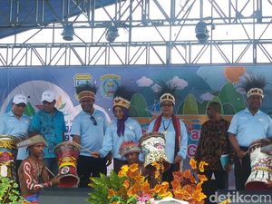 Menteri Yohana Yembise Buka Festival Pesona Bahari Raja Ampat
