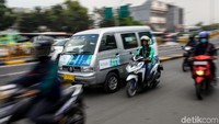 Demi memberikan kenyamanan dalam beraktivitas menggunakan transportasi umum bagi warga di Ibu Kota, Organisasi Angkutan Darat (Organda) DKI Jakarta akan menambah jumlah armada angkutan kota (angkot) yang telah dilengkapi dengan AC di Jakarta.
