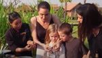 Momen Angelina Jolie Cicip Jangkrik hingga Kalajengking
