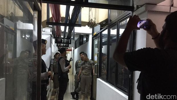 KPK geledah kantor Wali Kota Medan, Jumat (18/10/2019)