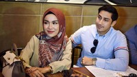 Medina ini dewan komisaris, pemegang saham juga di PT Bandung Berkah Bersama. Pada awalnya usaha ini berjalan dengan baik. Namun di tahun kedua sudah tidak ada pembagian profit, ujar Lukman. Foto: Palevi/detikHOT