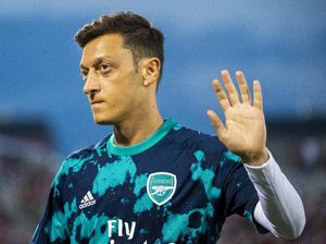 China Hilangkan Mesut Oezil di Game PES 2020