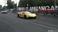 Suara raungan khas dari knalpot supercar terngiang memekakan telinga. Puluhan anggota Brotherhood Club Indonesia (BCI) mencoba mulusnya jalanan kota  Banyuwangi dengan pengawalan ketat aparat kepolisian, Kamis sore (17/10/2019).