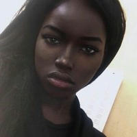 Wanita berkulit hitam legam yang sering menyebut dirinya sebagai Black Hannah Montana ini bernama Lolita. Dirinya memulai karier sebagai model dari Instagram. Foto: Instagram @typicalblackmum