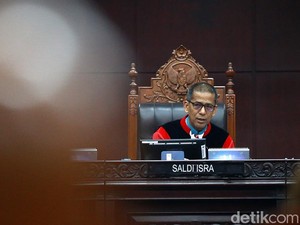 Saldi Akui Dipilih Presiden Jadi Hakim MK, tapi Pilih Koreksi UU Cipta Kerja
