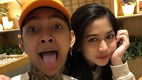 Netizen banyak yang bertanya-tanya kapan Eriska dinikahi Young Lex. Namun raper itu tidak mengungkap pasti kapan dirinya menikahi sang kekasih. Foto: Instagram eriskanakesya