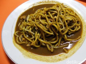 Mie Aceh Jambo Aye: Pedas Gurih Mie Aceh Tumis Daging Telur yang Berempah