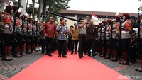 JK mendapat tepuk tangan dari anggota Polri.