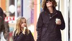 Momen Angelina Jolie Cicip Jangkrik hingga Kalajengking