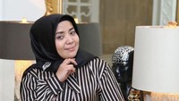 Di halaman rumah Muzdalifah juga ada makam mendiang H Nurman yang dulu adalah suaminya. Foto: Instagram