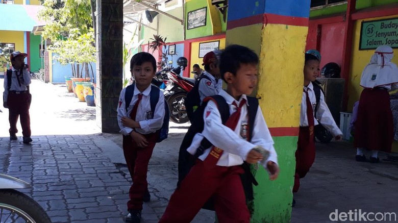 13 Ribu Siswa SD-SMP Kota Pasuruan Akan Dapat Seragam Gratis 13 Ribu Siswa SD-SMP Kota Pasuruan Akan Dapat Seragam Gratis