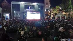 Bonek Diajak Download Jogo Suroboyo Saat Nobar Persib Vs Persebaya Bonek Diajak Download Jogo Suroboyo Saat Nobar Persib Vs Persebaya