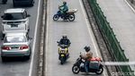 Hindari Razia Polisi, Pemotor Nekat Putar Balik di Jalur Busway