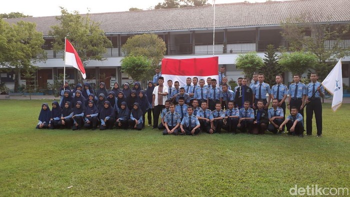 Sekolah Pasrah Terkait Sanksi Terkait Bendera Identik HTI