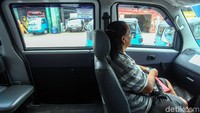 Keberadaan angkot ber-AC ini pun sudah dapat ditemui di kawasan Tanah Abang. Angkot itu telah beroperasi di Tanah Abang-Kota dengan sasaran bagi warga yang tinggal di permukiman.
