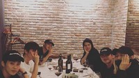Kenyang dengan makanan yang sudah dipesan, Sehun tak lupa untuk mengabadikan momen setelahnya. Foto: Instagram @oohsehun