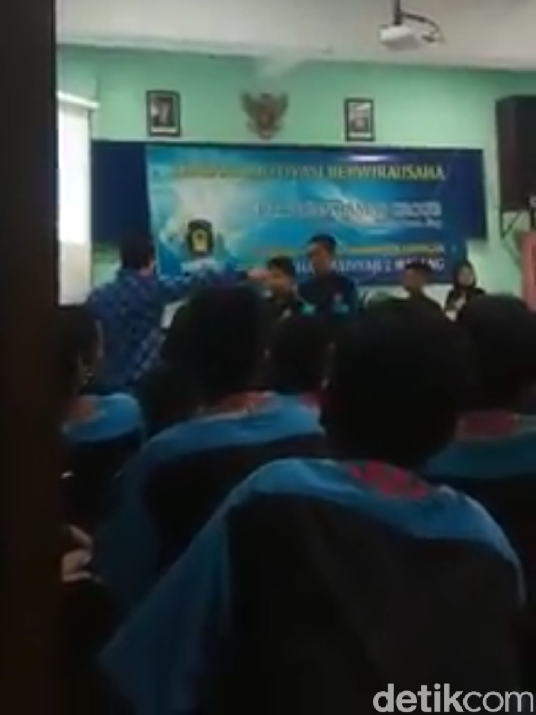 12 Catatan Polisi soal Kasus Motivator Tempeleng Pelajar SMK di Malang 12 Catatan Polisi soal Kasus Motivator Tempeleng Pelajar SMK di Malang