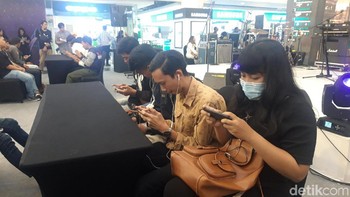 Dalam penjualan perdananya di Surabaya, Oppo Reno2 F juga menggelar game online competition. (Hilda Meilisa Rinanda/detikcom)
