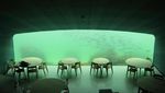 Nyungsep ke Laut, Restoran Ini Hadirkan Sensasi Makan di Bawah Air